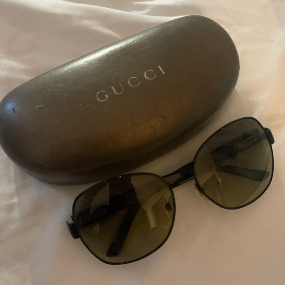 Gucci women’s sunglasses used with light scratches very nice and stylish